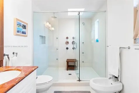 5473 N Bay Road Miami Beach FL 33140