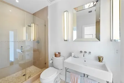 5473 N Bay Road Miami Beach FL 33140