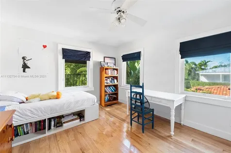 5473 N Bay Road Miami Beach FL 33140
