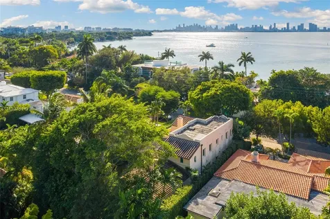 5473 N Bay Road Miami Beach FL 33140