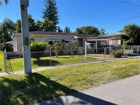 5880 NW 38th Street Virginia Gardens FL 33166
