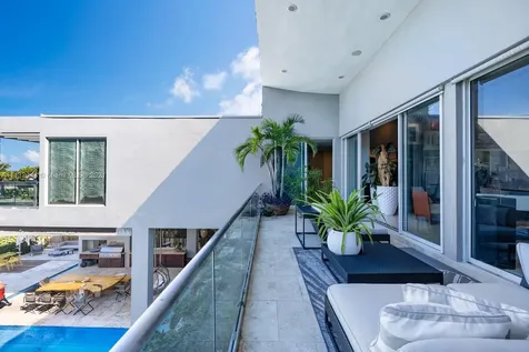 220 Harbor Drive Key Biscayne FL 33149