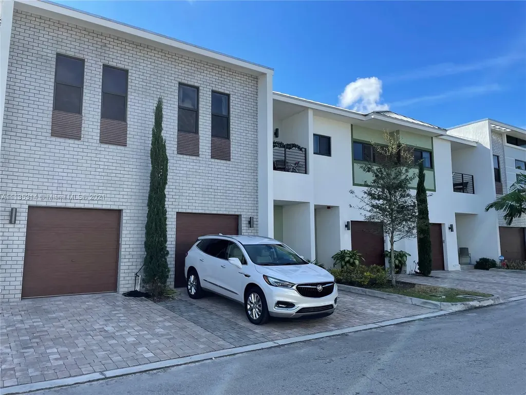 4452 NW 9th Street Plantation FL 33317