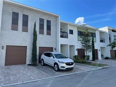 4452 NW 9th Street Plantation FL 33317