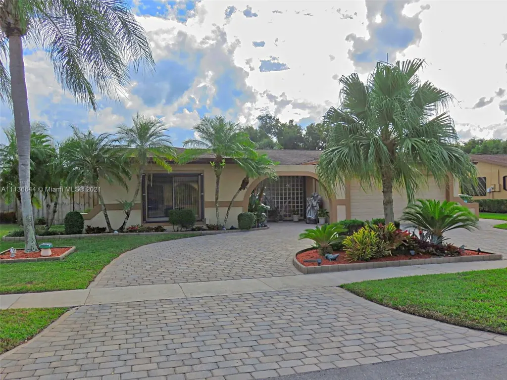 8820 NW 5th Street Pembroke Pines FL 33024