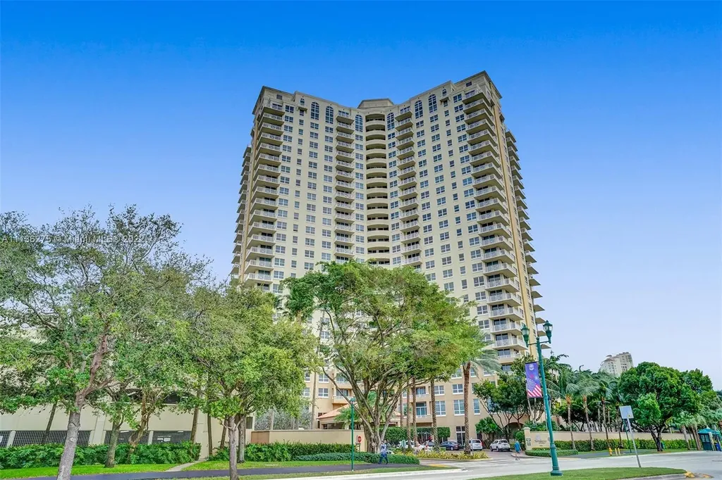 19501 W Country Club Drive Aventura FL 33180