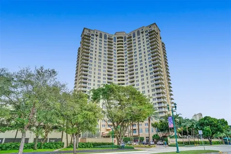 19501 W Country Club Drive Aventura FL 33180