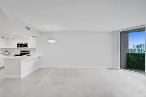 19501 W Country Club Drive Aventura FL 33180