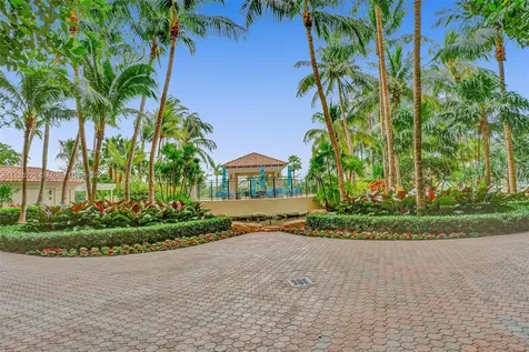 19501 W Country Club Drive Aventura FL 33180