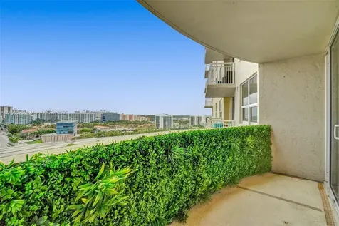 19501 W Country Club Drive Aventura FL 33180