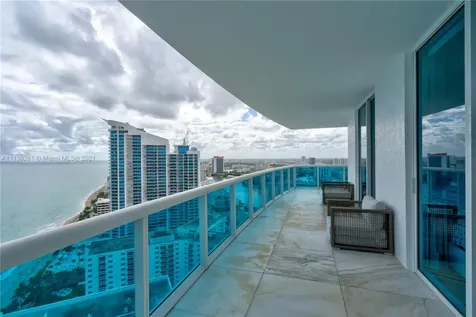 2711 S Ocean Drive Hollywood FL 33019