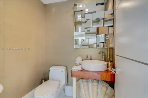 2711 S Ocean Drive Hollywood FL 33019