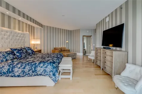 2711 S Ocean Drive Hollywood FL 33019
