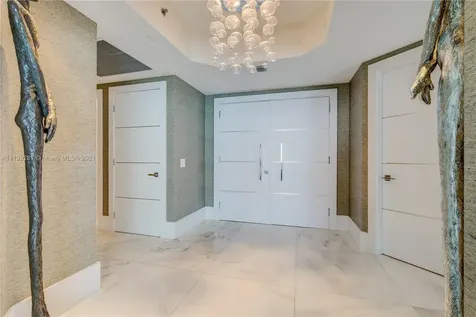 2711 S Ocean Drive Hollywood FL 33019