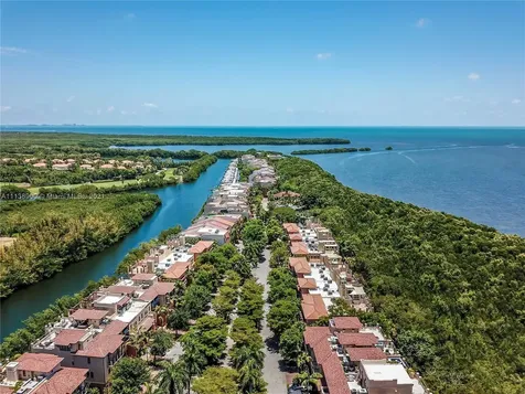 6147 Paradise Point Drive Palmetto Bay FL 33157