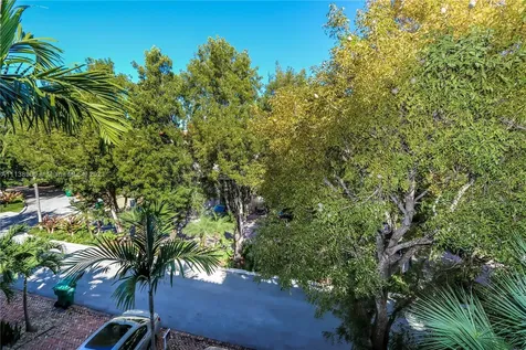 6147 Paradise Point Drive Palmetto Bay FL 33157