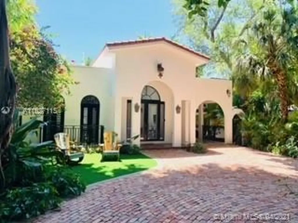 3744 Irvington Avenue Miami FL 33133