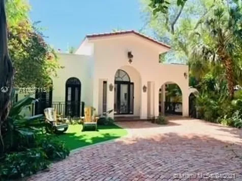 3744 Irvington Avenue Miami FL 33133
