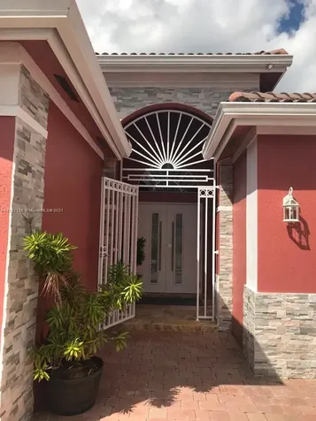 15545 SW 41st Terrace Miami FL 33185