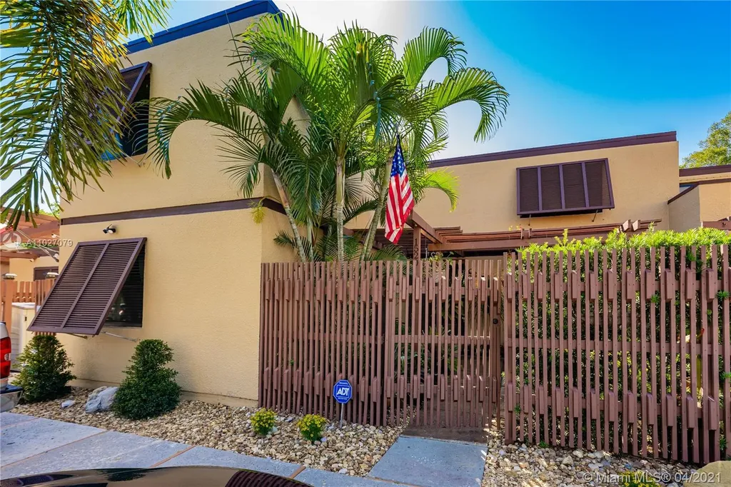 1520 W Golfview Drive Pembroke Pines FL 33026