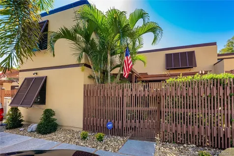 1520 W Golfview Drive Pembroke Pines FL 33026