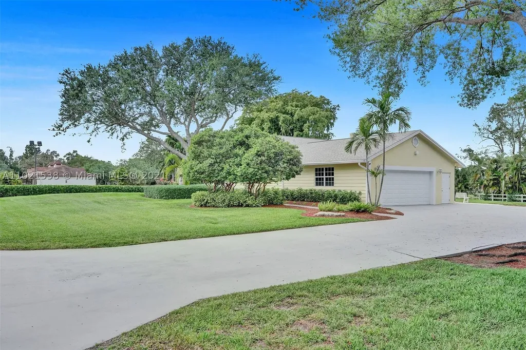 6821 SW 55th Street Davie FL 33314