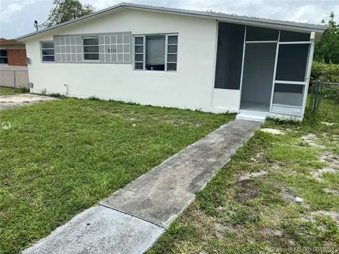 5311 SW 19th Street West Park FL 33023