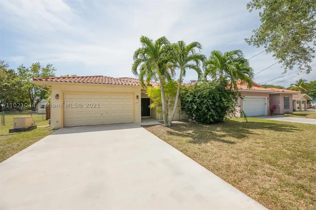 2532 Hayes Street Hollywood FL 33020