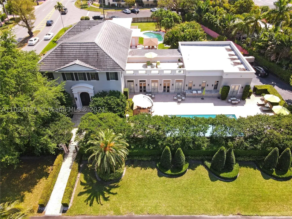 3014 Pine Tree Drive Miami Beach FL 33140