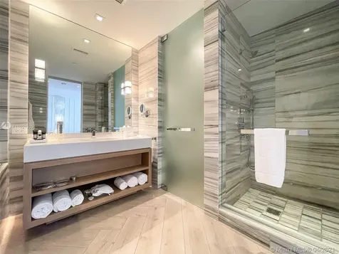 2201 Collins Avenue Miami Beach FL 33139
