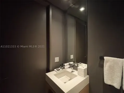 2201 Collins Avenue Miami Beach FL 33139