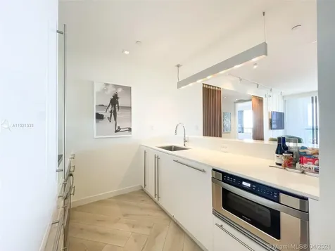 2201 Collins Avenue Miami Beach FL 33139