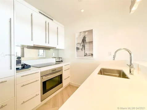2201 Collins Avenue Miami Beach FL 33139