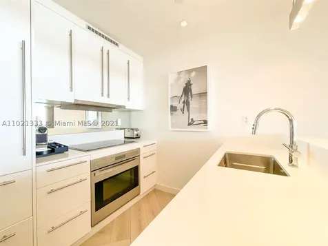 2201 Collins Avenue Miami Beach FL 33139