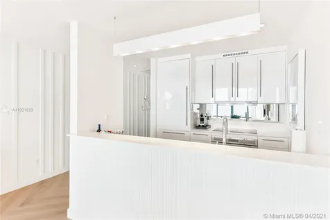 2201 Collins Avenue Miami Beach FL 33139