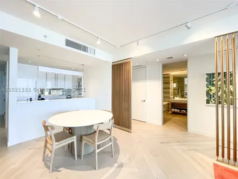 2201 Collins Avenue Miami Beach FL 33139