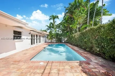 200 W Mashta Drive Key Biscayne FL 33149