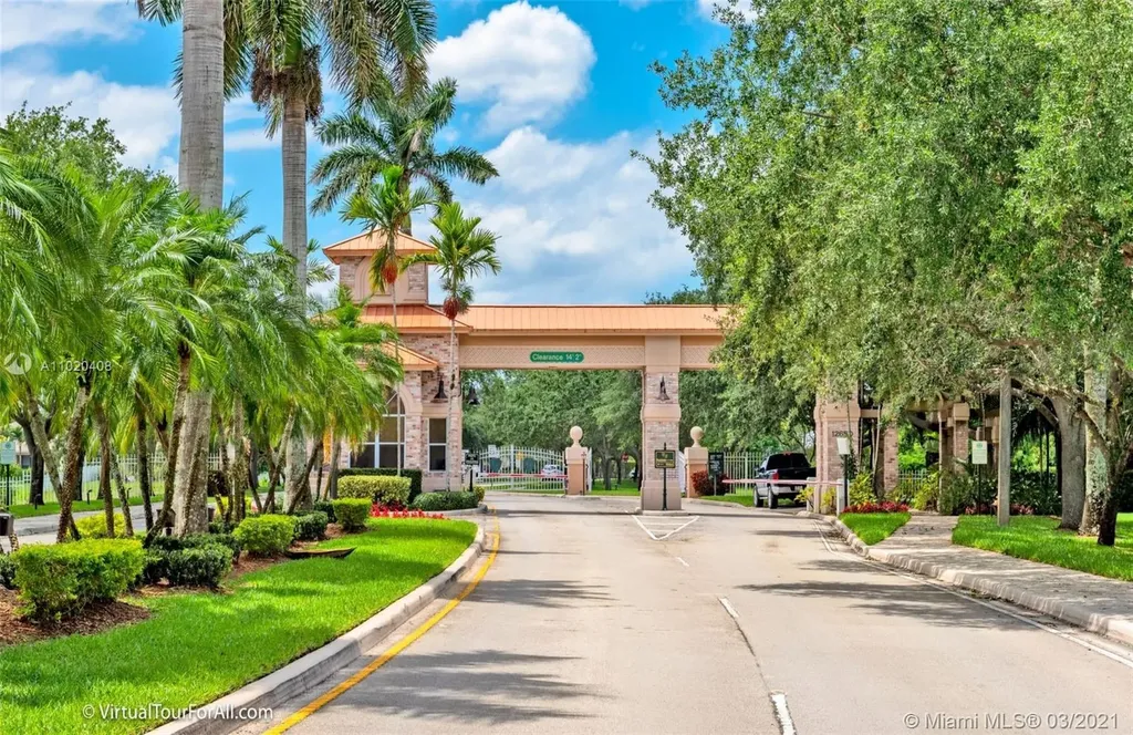 5049 Waters Edge Way Cooper City FL 33330