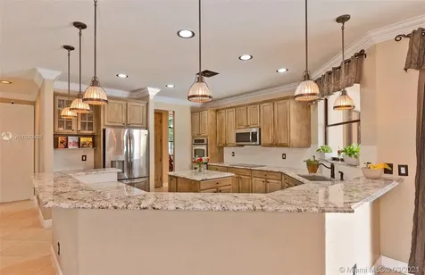 5049 Waters Edge Way Cooper City FL 33330