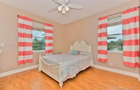 5049 Waters Edge Way Cooper City FL 33330