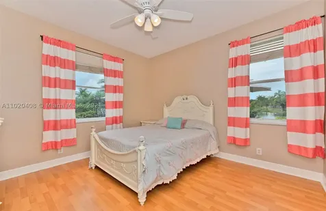 5049 Waters Edge Way Cooper City FL 33330