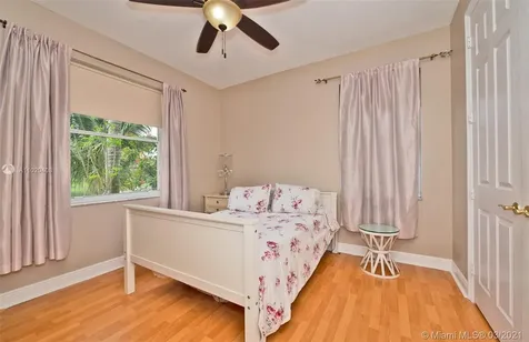 5049 Waters Edge Way Cooper City FL 33330