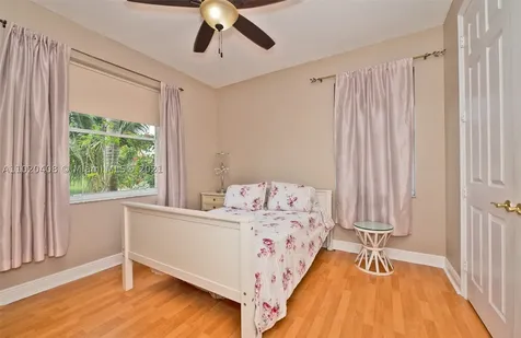5049 Waters Edge Way Cooper City FL 33330