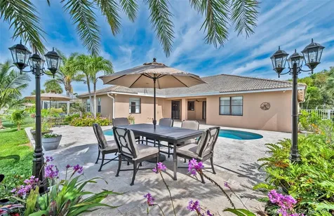 5049 Waters Edge Way Cooper City FL 33330