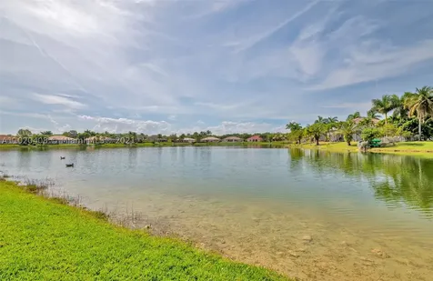 5049 Waters Edge Way Cooper City FL 33330