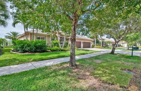 5049 Waters Edge Way Cooper City FL 33330