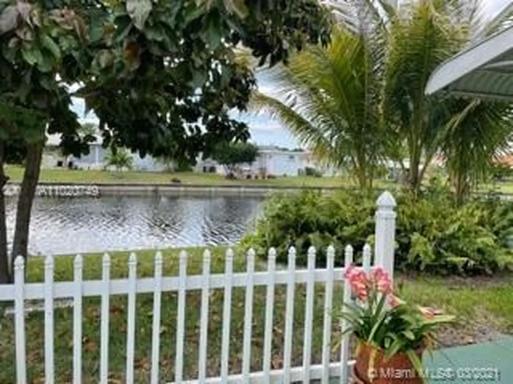4917 NW 47th Avenue Tamarac FL 33319
