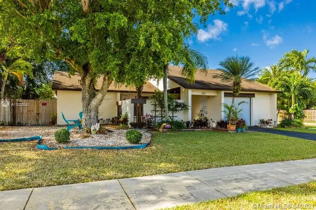 1616 N Bluebird Lane Homestead FL 33035