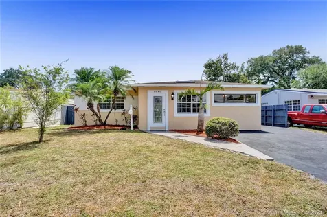 6840 SW 10th Court Pembroke Pines FL 33023