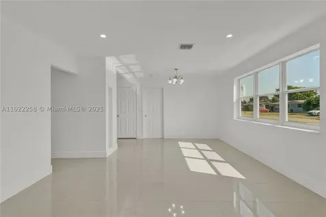 710 SW 67th Terrace Pembroke Pines FL 33023